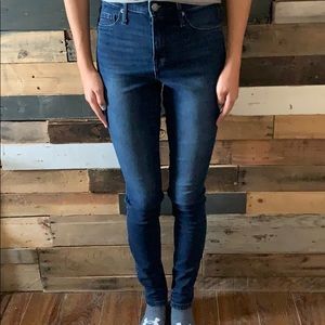 Skinny dark denim jean size 28L